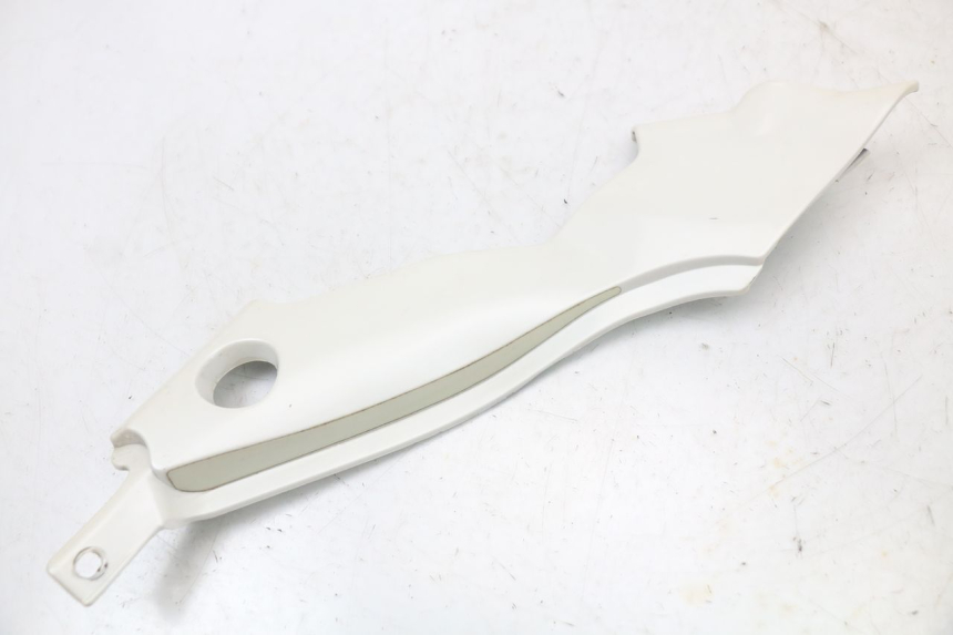 photo de OSŁONA POD LEWYM SIEDZENIEM MOTO GUZZI NORGE 8V GT 1200 (2011 - 2016) - Inny kąt widzenia