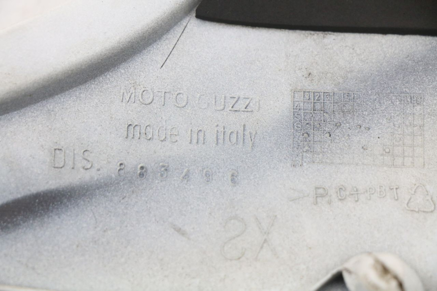 photo de OSŁONA POD LEWYM SIEDZENIEM MOTO GUZZI NORGE 8V GT 1200 (2011 - 2016) - Stan powierzchni
