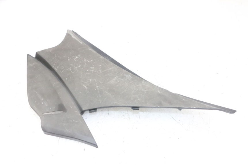 photo de OSŁONA POD LEWYM SIEDZENIEM HONDA NTV DEAUVILLE ABS 700 (2007 - 2016) - Szczegół części