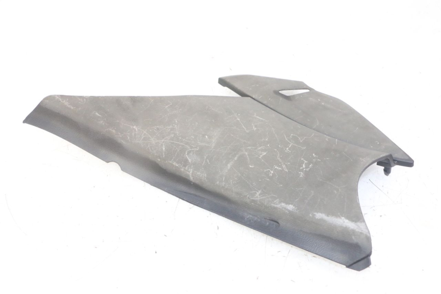 photo de OSŁONA POD LEWYM SIEDZENIEM HONDA NTV DEAUVILLE ABS 700 (2007 - 2016) - Zoom stanu zużycia