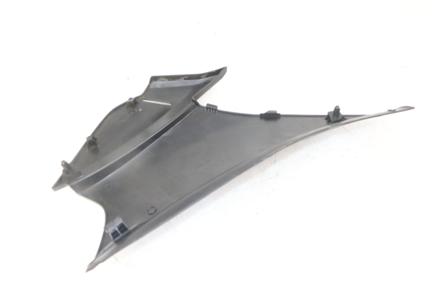 photo de OSŁONA POD LEWYM SIEDZENIEM HONDA NTV DEAUVILLE ABS 700 (2007 - 2016) - Zbliżenie techniczne