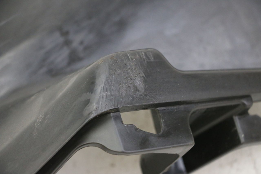 photo de OSŁONA POD LEWYM SIEDZENIEM SYM ORBIT III 3 4T 50 (2021 - 2025) - Szczegóły charakterystyczne