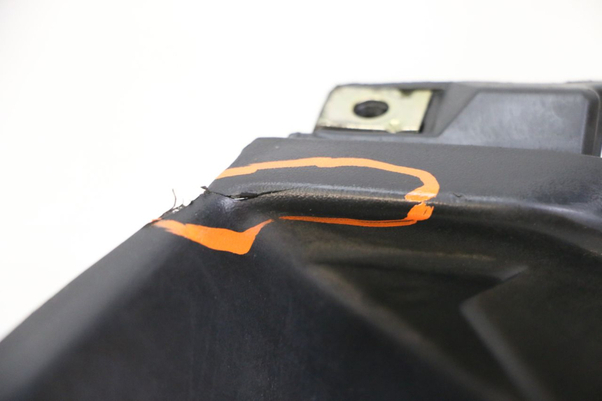 photo de OSŁONA POD LEWYM SIEDZENIEM SYM ORBIT III 3 4T 50 (2021 - 2025) - Zbliżenie techniczne