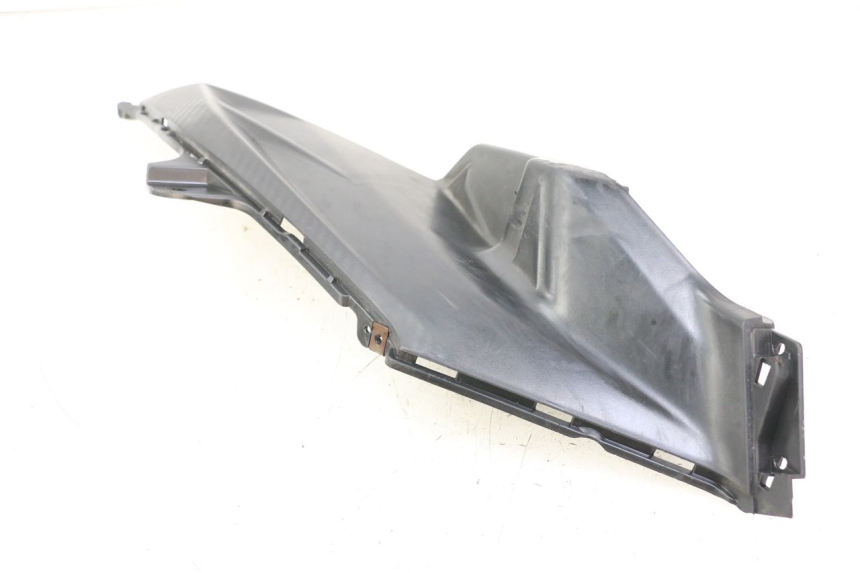 photo de OSŁONA POD LEWYM SIEDZENIEM SYM ORBIT III 3 4T 50 (2021 - 2025) - Oznaczenia i referencje