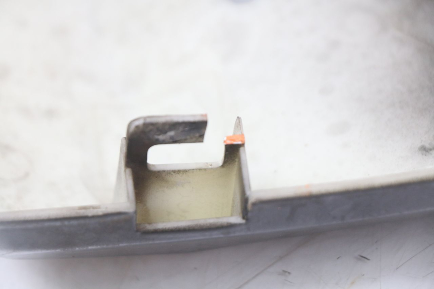 photo de OSŁONA POD LEWYM SIEDZENIEM ASTOR ORCAL 125 (2015 - 2017) - Zbliżenie techniczne