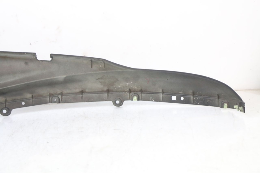 photo de OSŁONA POD LEWYM SIEDZENIEM PEUGEOT DJANGO 125 (2014 - 2017) - Stan powierzchni