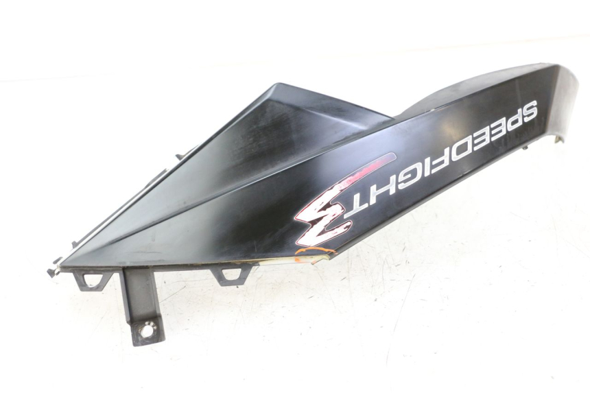 photo de OSŁONA POD LEWYM SIEDZENIEM PEUGEOT SPEEDFIGHT 3 LC 2T 50 (2009 - 2015) - Szczegół części