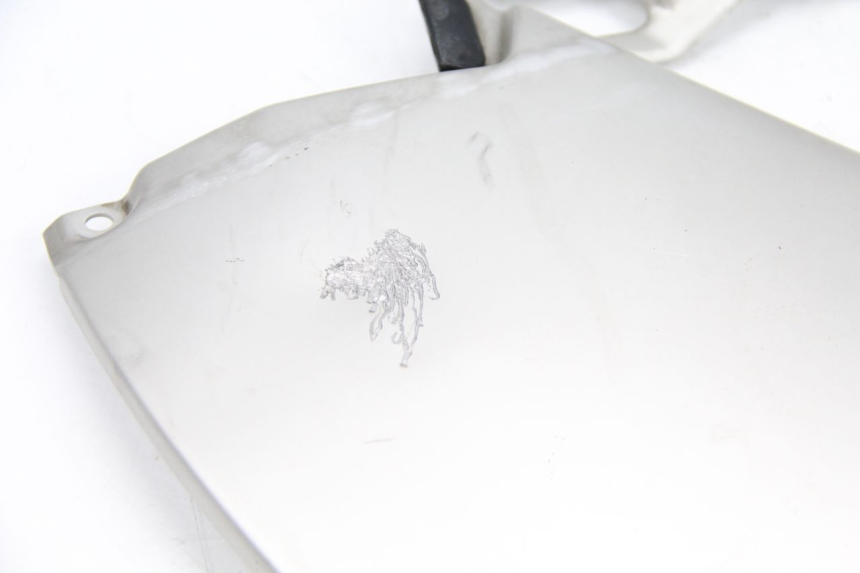 photo de OSŁONA POD LEWYM SIEDZENIEM BMW R GS 1200 (2005 - 2007) - Zoom stanu zużycia