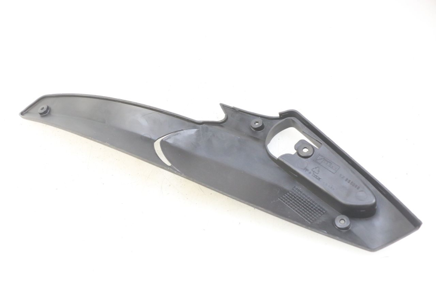 photo de OSŁONA POD LEWYM SIEDZENIEM GILERA RUNNER SP 50 (2009 - 2017) - Szczegół części
