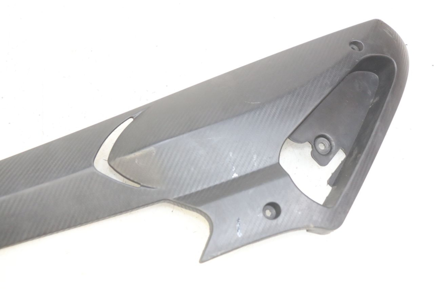 photo de OSŁONA POD LEWYM SIEDZENIEM GILERA RUNNER SP 50 (2009 - 2017) - Szczegół części