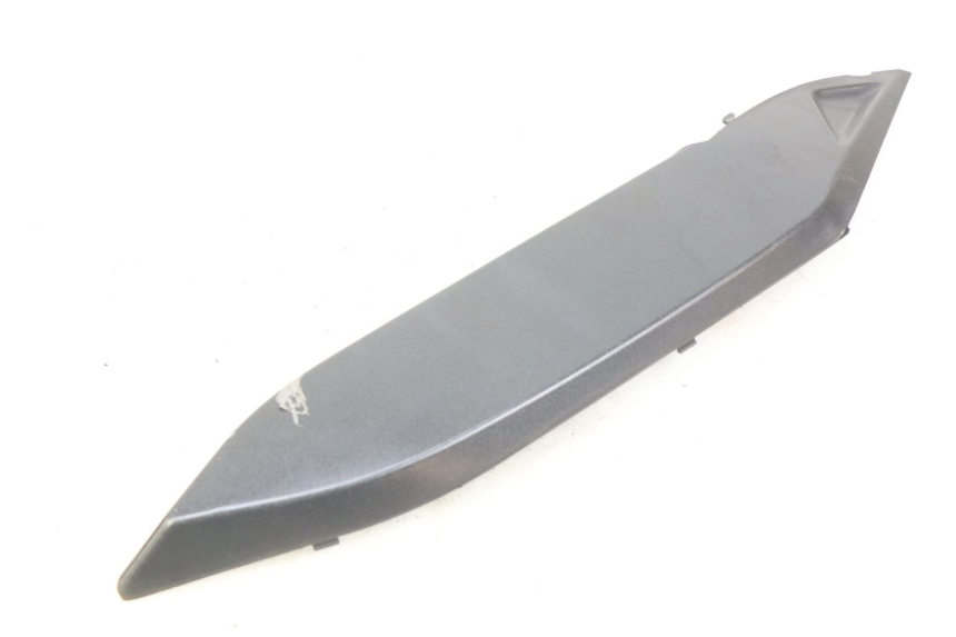 photo de OSŁONA POD LEWYM SIEDZENIEM DAELIM S3 125 (2010 - 2017) - Szczegół części