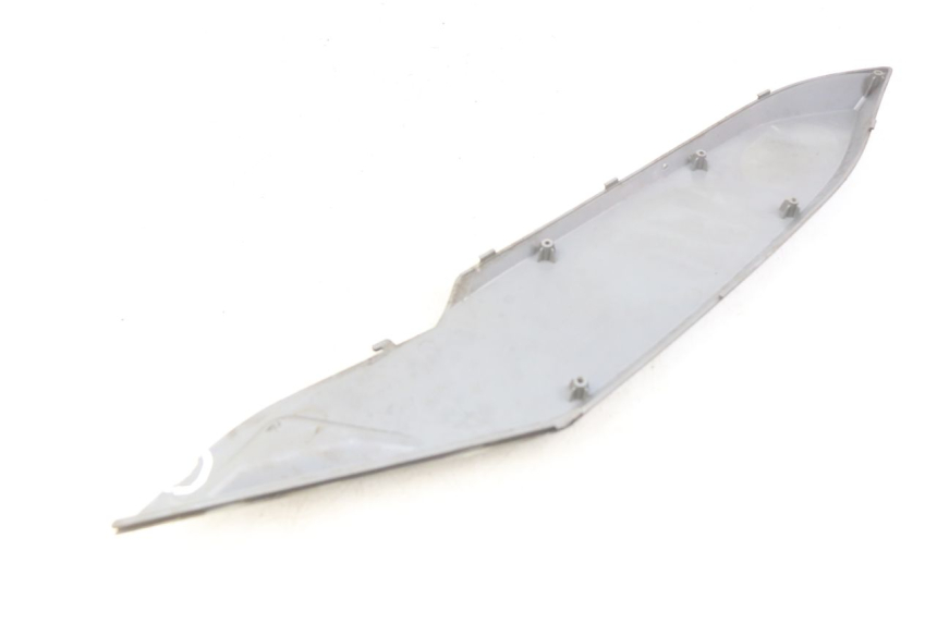 photo de OSŁONA POD LEWYM SIEDZENIEM DAELIM S3 125 (2010 - 2017) - Punkty mocowania