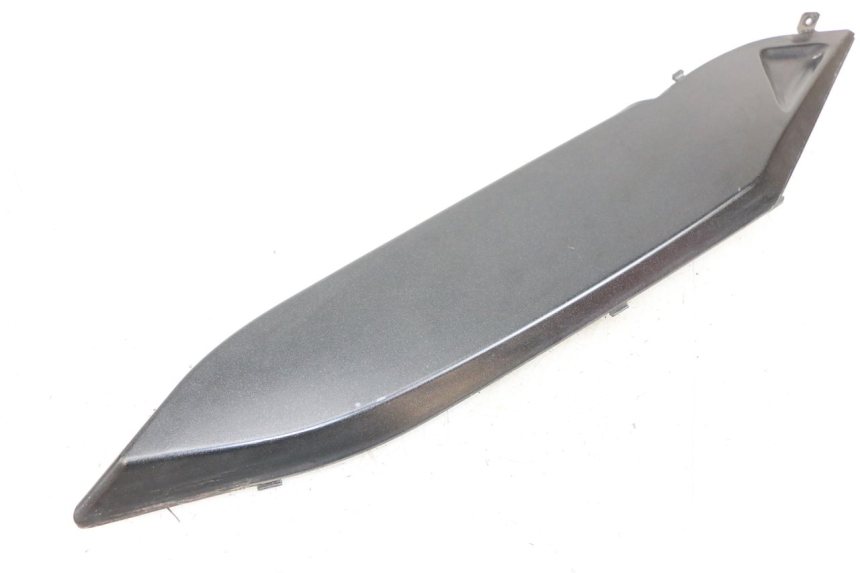 photo de OSŁONA POD LEWYM SIEDZENIEM DAELIM S3 125 (2010 - 2017) - Szczegół części