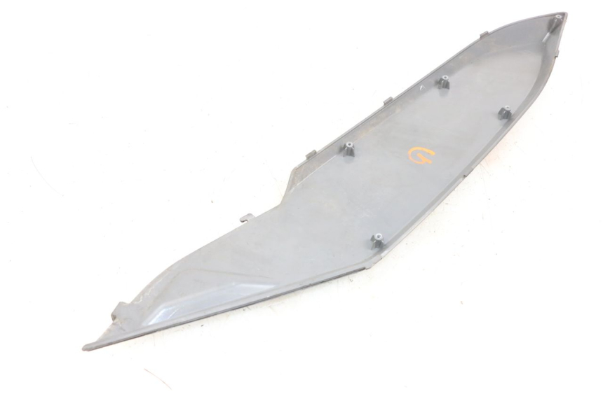 photo de OSŁONA POD LEWYM SIEDZENIEM DAELIM S3 125 (2010 - 2017) - Zbliżenie techniczne