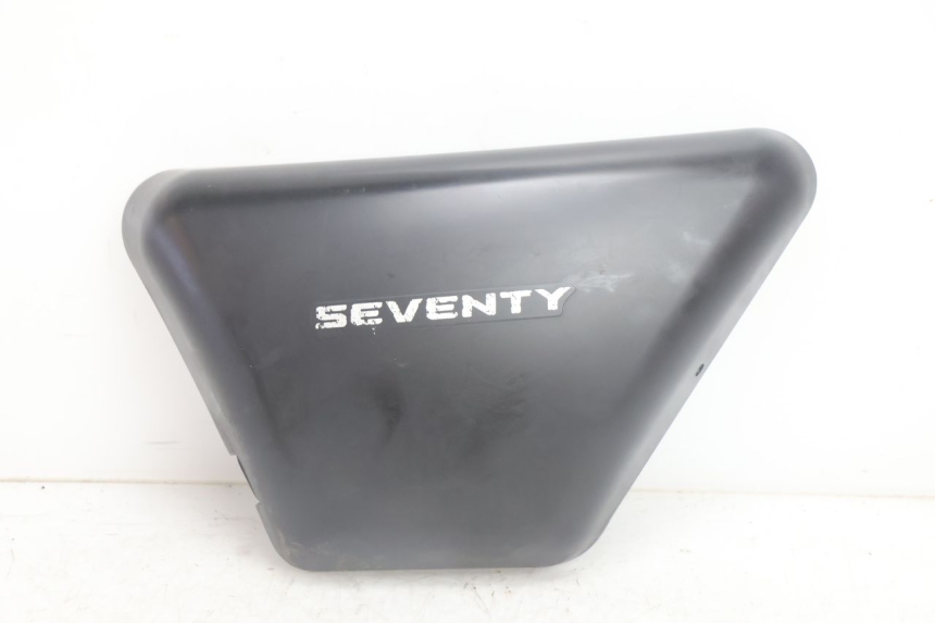 photo de OSŁONA POD LEWYM SIEDZENIEM MASH SEVENTY FIVE 125 (2013 - 2021) - Zoom stanu zużycia