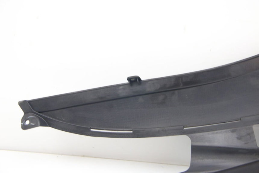 photo de OSŁONA POD LEWYM SIEDZENIEM SUZUKI SIXTEEN 125 (2008 - 2010) - Zbliżenie komponentów