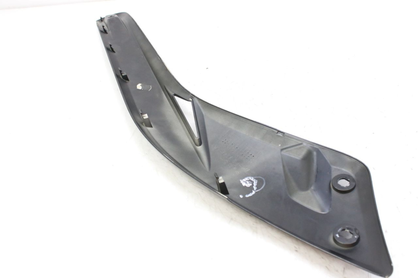 photo de OSŁONA POD LEWYM SIEDZENIEM MBK SKYCRUISER 125 (2010 - 2013) - Inny kąt widzenia