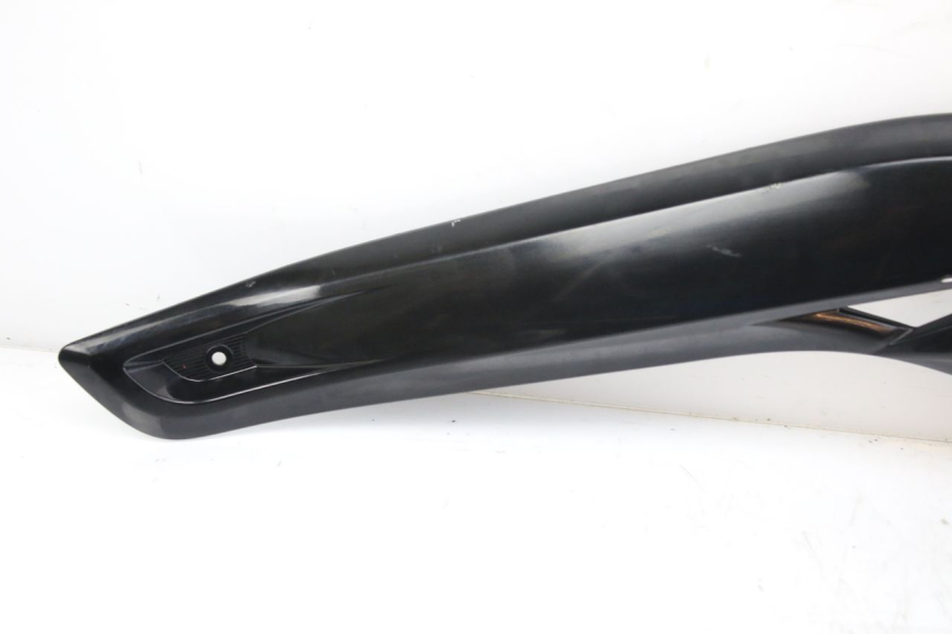 photo de OSŁONA POD LEWYM SIEDZENIEM MBK SKYCRUISER 125 (2010 - 2013) - Oznaczenia i referencje