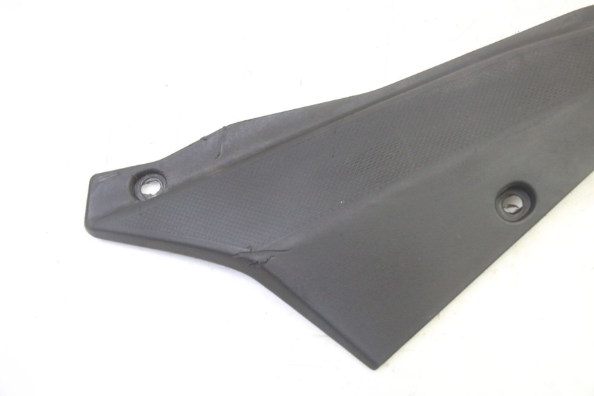 photo de OSŁONA POD LEWYM SIEDZENIEM GILERA SMT SUPERMOTARD 50 (2009 - 2017) - Szczegół części