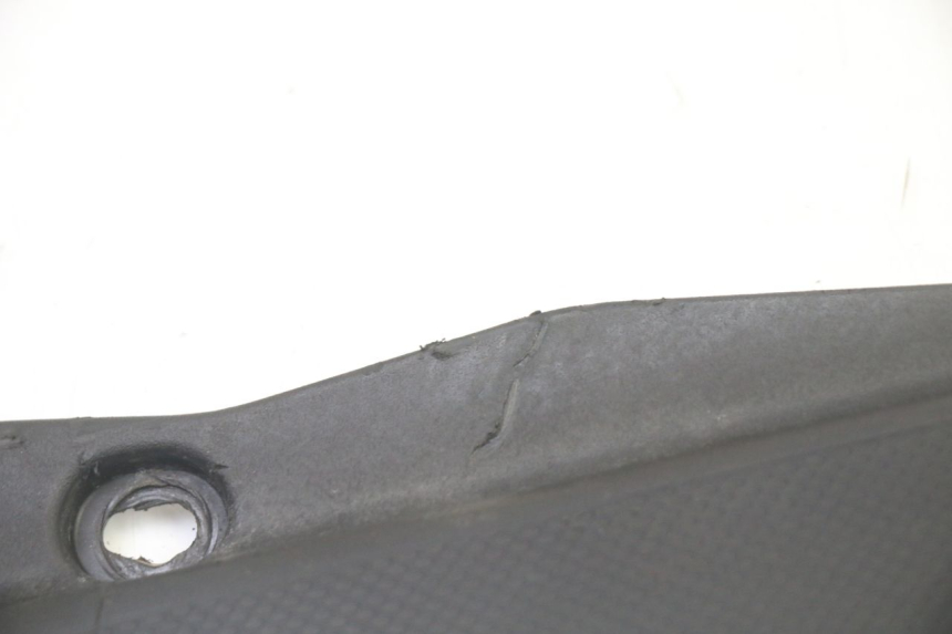 photo de OSŁONA POD LEWYM SIEDZENIEM GILERA SMT SUPERMOTARD 50 (2009 - 2017) - Zoom stanu zużycia