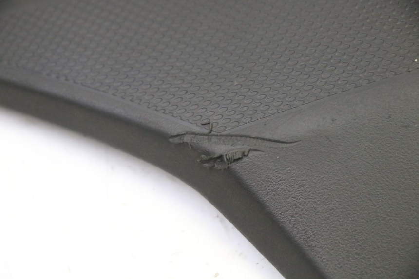 photo de OSŁONA POD LEWYM SIEDZENIEM GILERA SMT SUPERMOTARD 50 (2009 - 2017) - Inny kąt widzenia