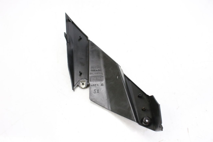 photo de OSŁONA POD LEWYM SIEDZENIEM APRILIA SR R 2T LC 50 (2018 - 2021) - Zbliżenie techniczne