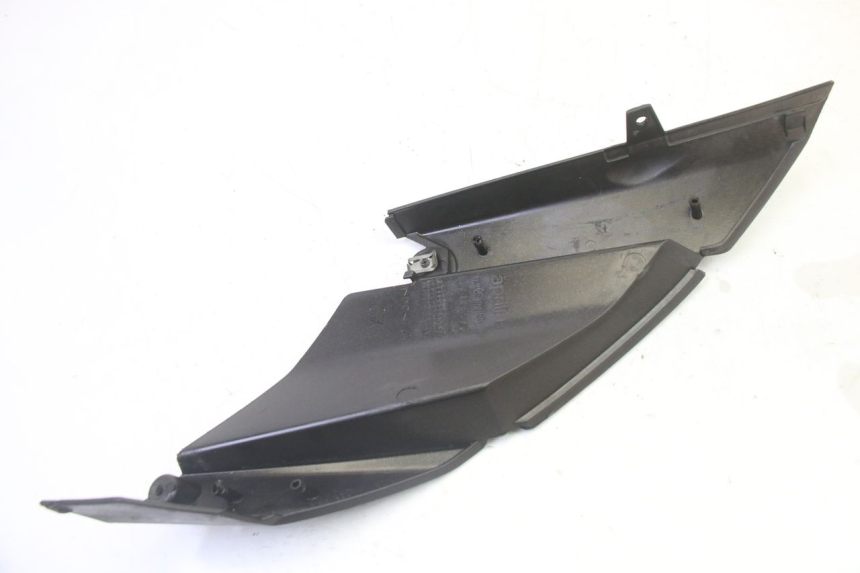 photo de OSŁONA POD LEWYM SIEDZENIEM APRILIA SR R 2T LC 50 (2018 - 2021) - Zoom stanu zużycia