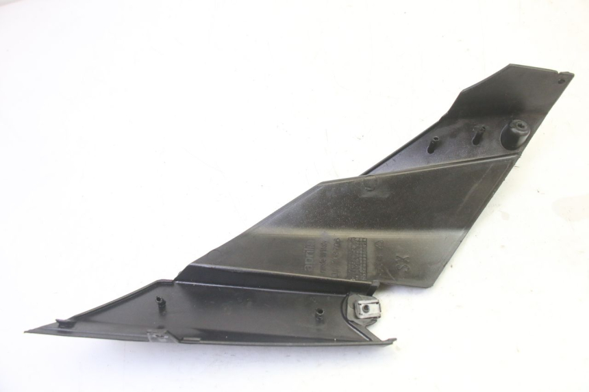 photo de OSŁONA POD LEWYM SIEDZENIEM APRILIA SR R 2T LC 50 (2018 - 2021) - Inny kąt widzenia