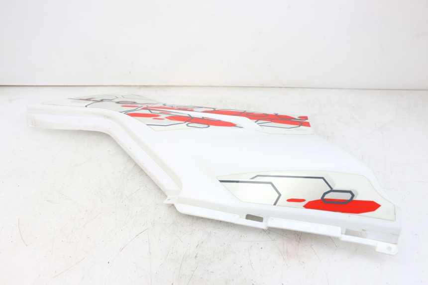 photo de OSŁONA POD LEWYM SIEDZENIEM HYTRACK ST 170 (2020 - 2024) - Inny kąt widzenia