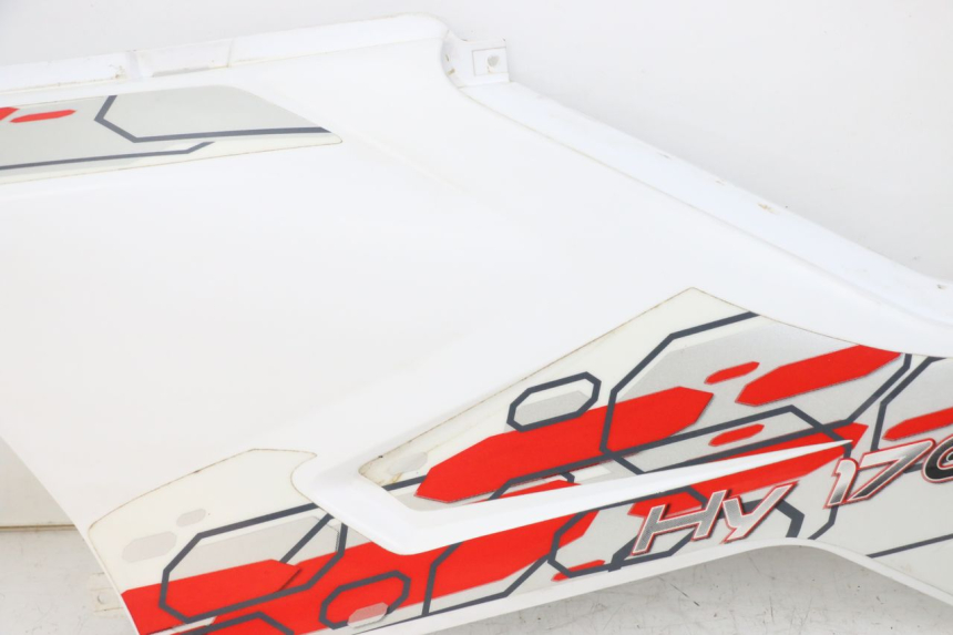 photo de OSŁONA POD LEWYM SIEDZENIEM HYTRACK ST 170 (2020 - 2024) - Stan powierzchni