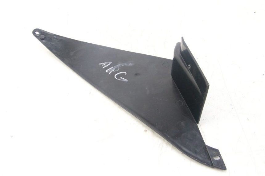 photo de OSŁONA POD LEWYM SIEDZENIEM JAWA STELLA BABETTA 134 50 - Szczegół części