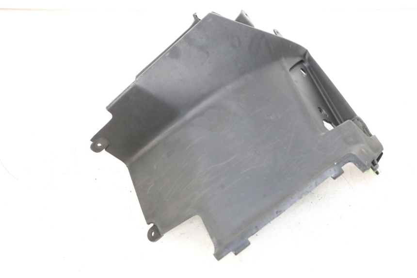 photo de OSŁONA POD LEWYM SIEDZENIEM PEUGEOT STREETZONE 2T 50 (2014 - 2019) - Zbliżenie techniczne