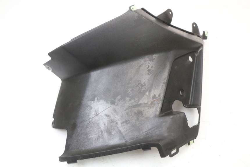 photo de OSŁONA POD LEWYM SIEDZENIEM PEUGEOT STREETZONE I 2T 50 (2018 - 2020) - Szczegół części