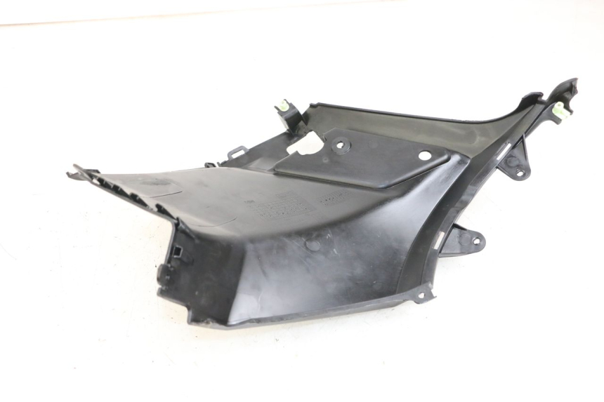 photo de OSŁONA POD LEWYM SIEDZENIEM PEUGEOT STREETZONE I 2T 50 (2018 - 2020) - Szczegół części