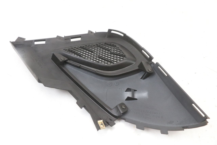 photo de OSŁONA POD LEWYM SIEDZENIEM KYMCO SUPER 8 4T 50 (2018 - 2020) - Inny kąt widzenia