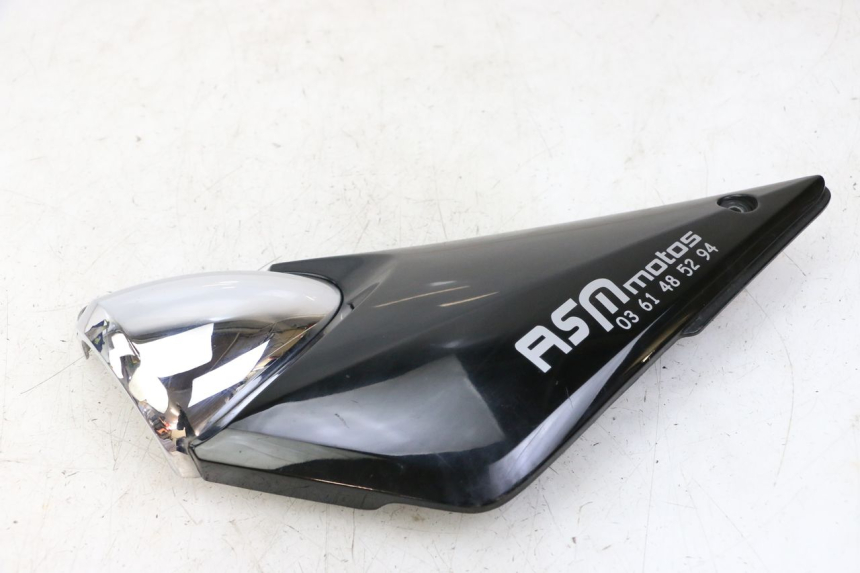 photo de OSŁONA POD LEWYM SIEDZENIEM SUZUKI GSF S BANDIT 600 (2000 - 2004) - Inny kąt widzenia