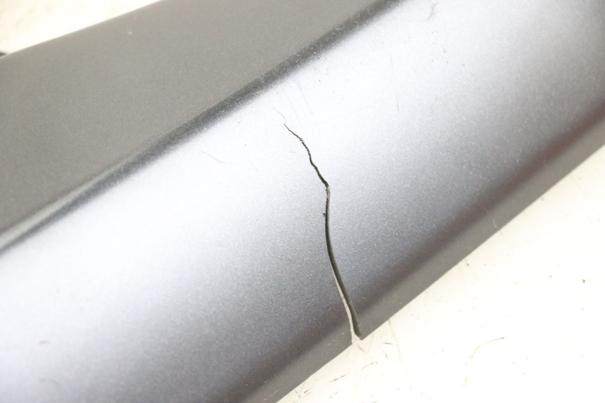 photo de OSŁONA POD LEWYM SIEDZENIEM SUZUKI GSX F GSXF 650 (2007 - 2015) - Szczegół części