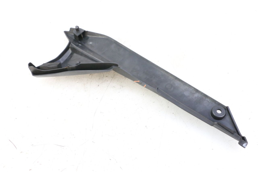 photo de OSŁONA POD LEWYM SIEDZENIEM SUZUKI GSX F GSXF 650 (2007 - 2015) - Zoom stanu zużycia