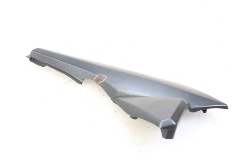 photo de OSŁONA POD LEWYM SIEDZENIEM SUZUKI GSX F GSXF 650 (2007 - 2015) - Zbliżenie techniczne