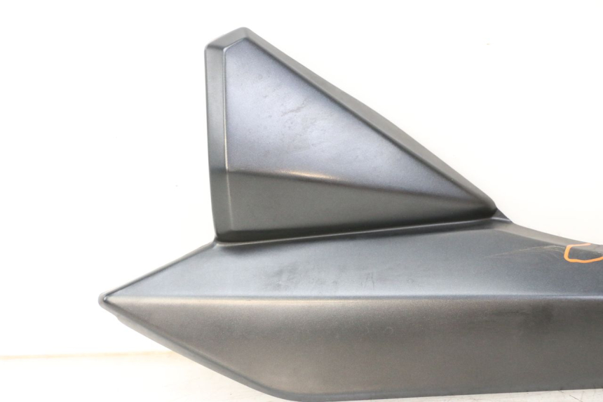 photo de OSŁONA POD LEWYM SIEDZENIEM SUZUKI GSX F GSXF 650 (2007 - 2015) - Stan powierzchni