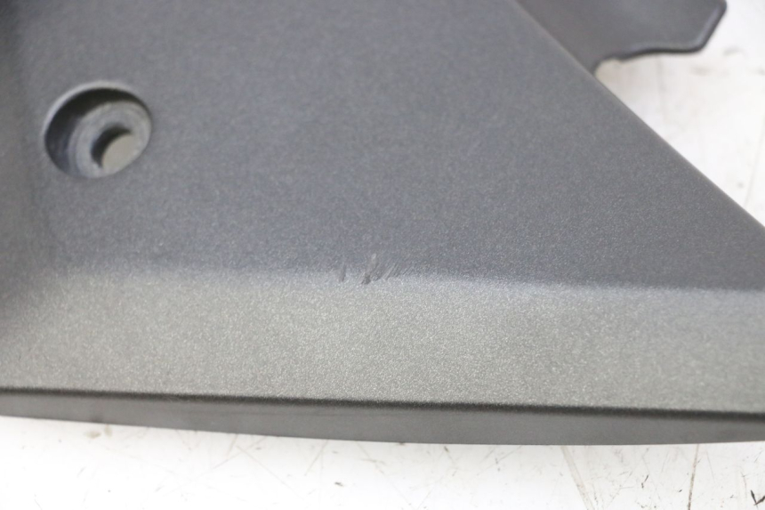 photo de OSŁONA POD LEWYM SIEDZENIEM SUZUKI SV S 650 (2003 - 2009) - Inny kąt widzenia