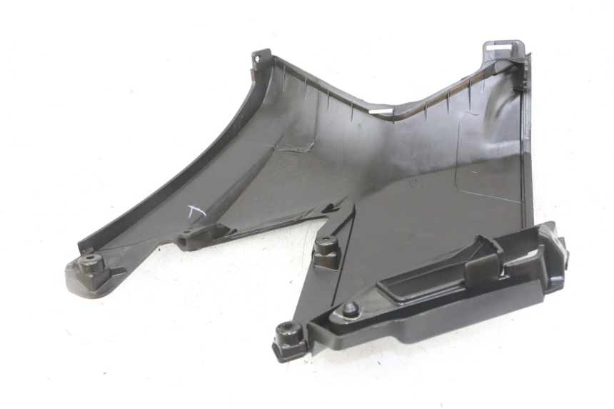 photo de OSŁONA POD LEWYM SIEDZENIEM APRILIA SXR 50 (2021 - 2023) - Zoom stanu zużycia