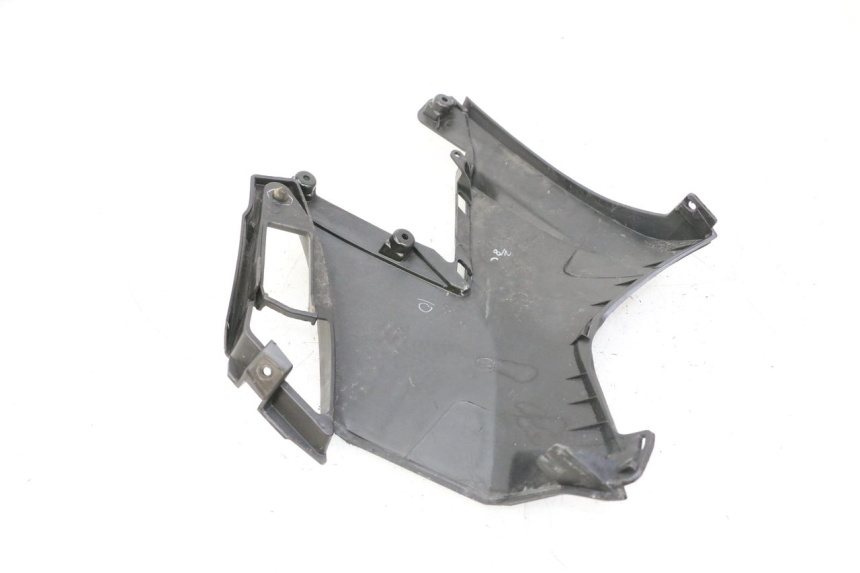 photo de OSŁONA POD LEWYM SIEDZENIEM APRILIA SXR 50 (2021 - 2023) - Zoom stanu zużycia