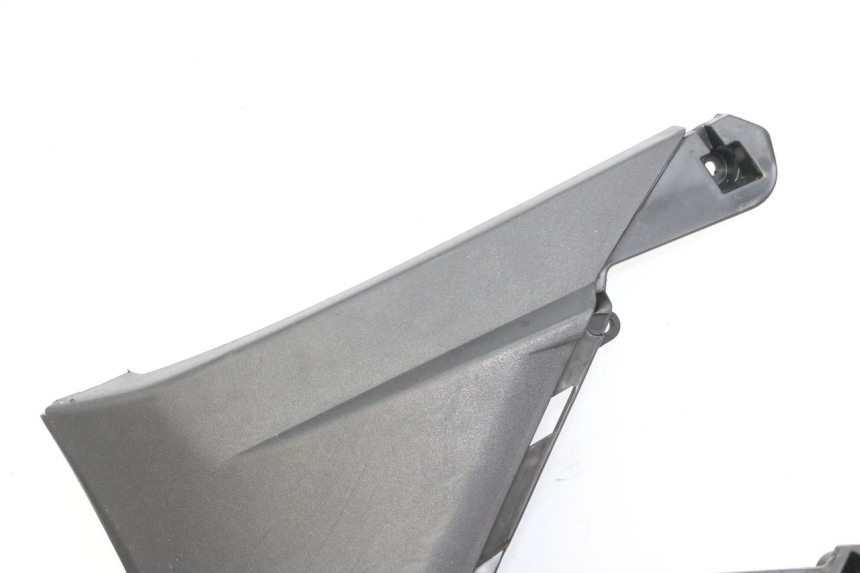 photo de OSŁONA POD LEWYM SIEDZENIEM APRILIA SXR 50 (2021 - 2023) - Punkty mocowania