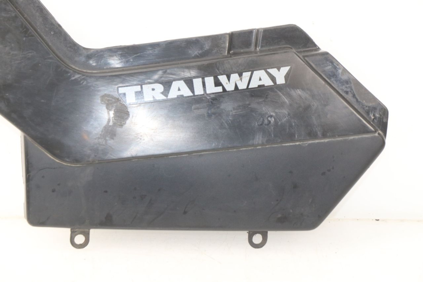 photo de OSŁONA POD LEWYM SIEDZENIEM YAMAHA TW 125 (1998 - 2002) - Zbliżenie techniczne