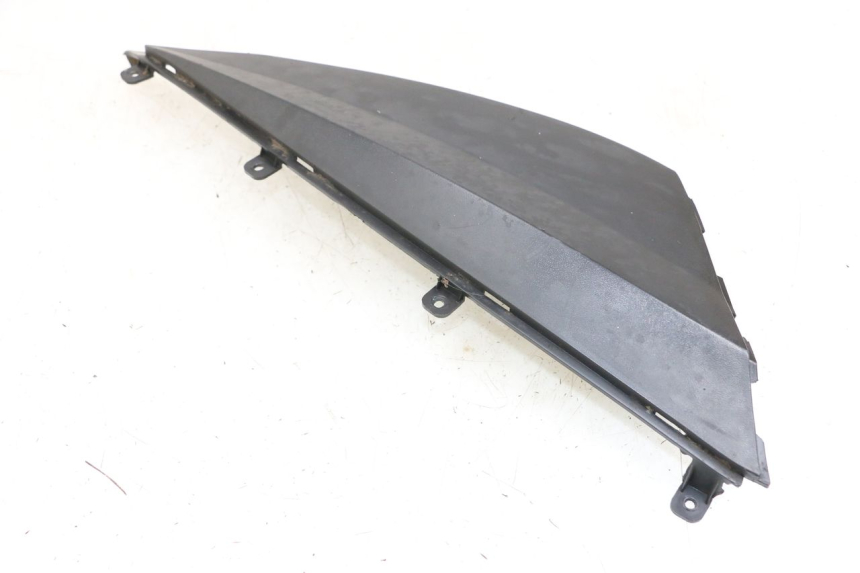 photo de OSŁONA POD LEWYM SIEDZENIEM BEELINE VELOCE 4T 50 (2011 - 2020) - Zoom stanu zużycia