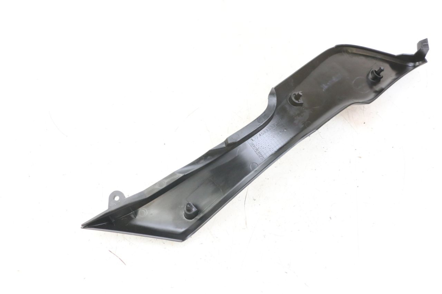 photo de OSŁONA POD LEWYM SIEDZENIEM KAWASAKI VERSYS ABS 650 (2015 - 2018) - Zoom stanu zużycia