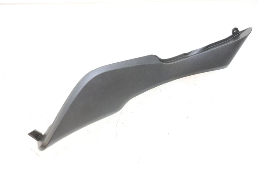 photo de OSŁONA POD LEWYM SIEDZENIEM KAWASAKI VERSYS ABS 650 (2015 - 2018) - Zbliżenie techniczne