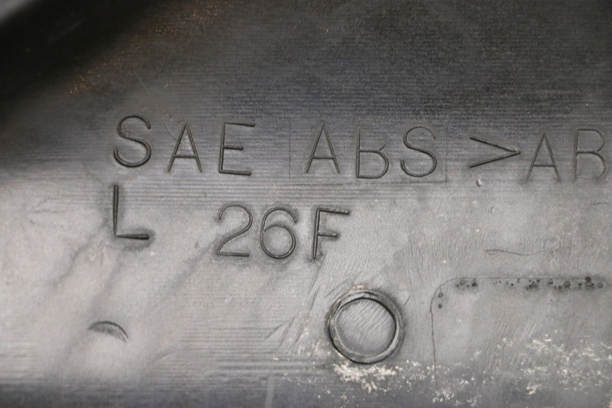 photo de OSŁONA POD LEWYM SIEDZENIEM SUZUKI VL INTRUDER 125 (2004 - 2007) - Szczegół części