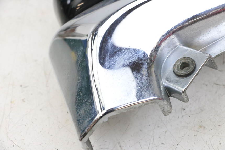 photo de OSŁONA POD LEWYM SIEDZENIEM SUZUKI VL INTRUDER 125 (2004 - 2007) - Zbliżenie techniczne